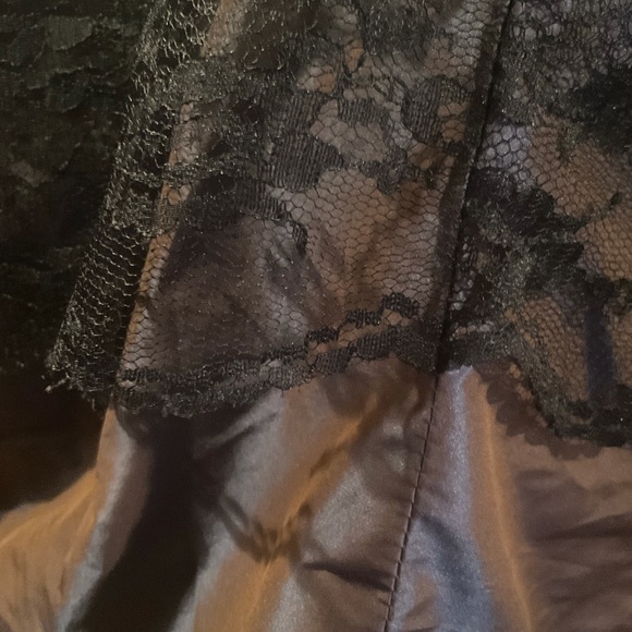 “TRISTAN& ISEUT” IRIDESCENT SATINY MAUVE LACE OVER LAY  SHORT OPEN JACKET. - Picture 11 of 16